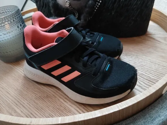 Turnschuhe Adidas Größe 30 🌸