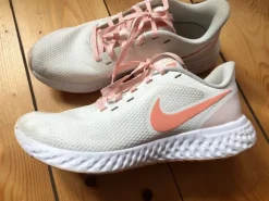 Turnschuhe Nike Gr. 37,5
