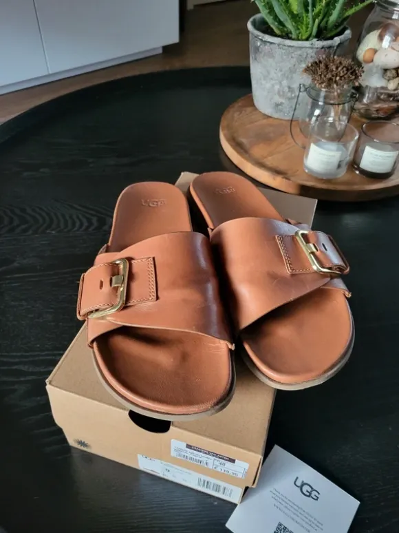 UGG cognac kleurige slippers maat 40