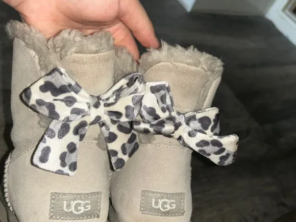 UGG laarzen grijs met strik, maat 39
