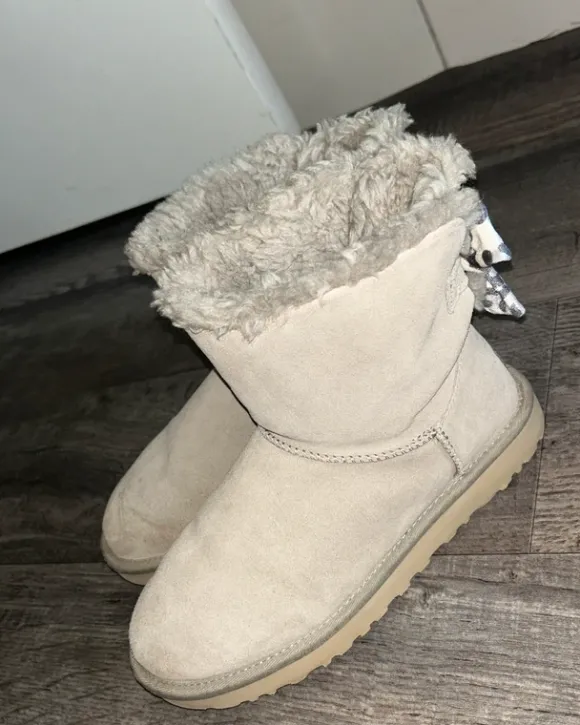 UGG laarzen grijs met strik, maat 39