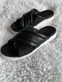 UGG Sandalen / Pantoletten Gr 37
