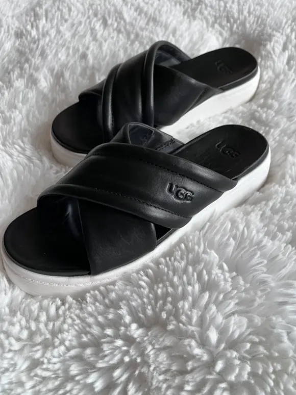 UGG Sandalen / Pantoletten Gr 37