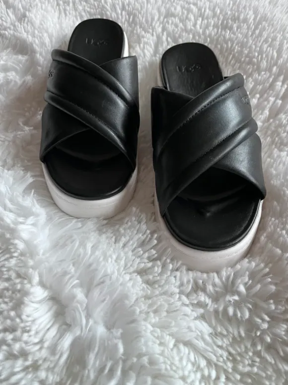 UGG Sandalen / Pantoletten Gr 37