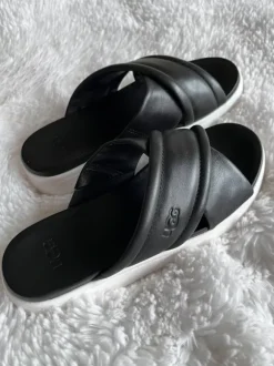 UGG Sandalen / Pantoletten Gr 37