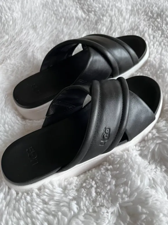 UGG Sandalen / Pantoletten Gr 37