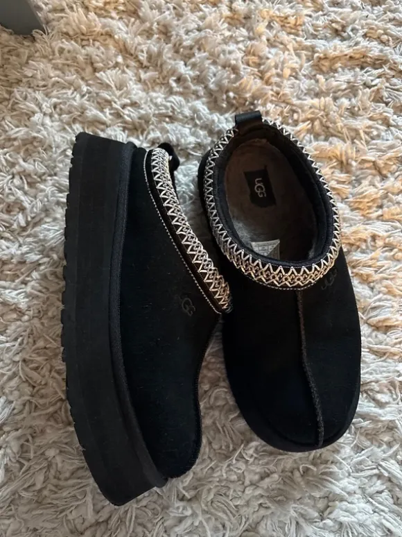 Ugg tazz