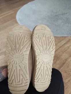 UGGs Taz Braun 44
