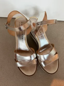 Ultraleichte Wedges Riemchensandale in Silber / Weiß 38,5