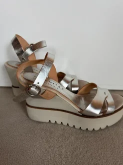 Ultraleichte Wedges Riemchensandale in Silber / Weiß 38,5