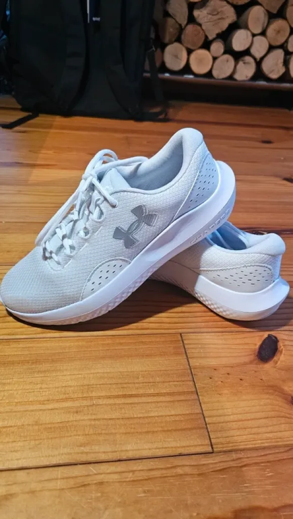 Under Armour. Damen-Sneaker, Größe 40.