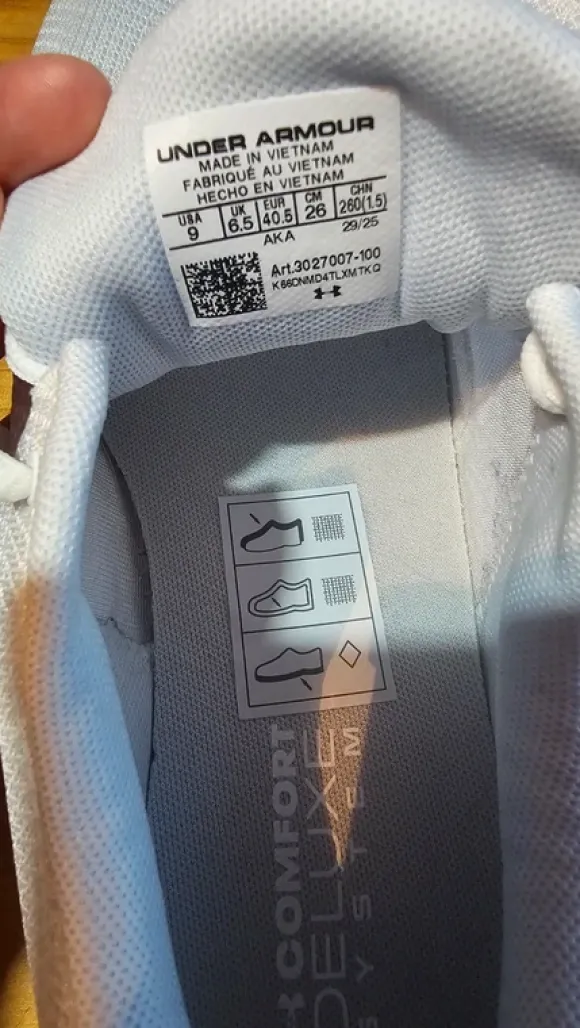 Under Armour. Damen-Sneaker, Größe 40.