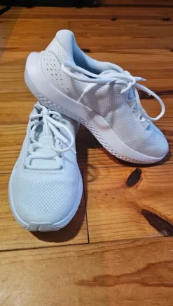 Under Armour. Damen-Sneaker, Größe 40.