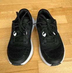 Under Armour Schuhe Gr. 36 sehr gut