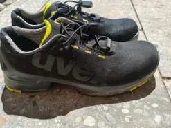 uvex 1 Sicherheitsschuhe S2 SRC – Größe 45 – Schwarz/Gelb – Top Zustand