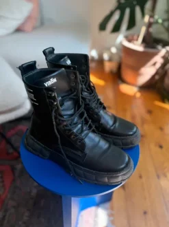 Viron Boots
