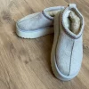 Warm gefütterte Uggs Pantoffeln