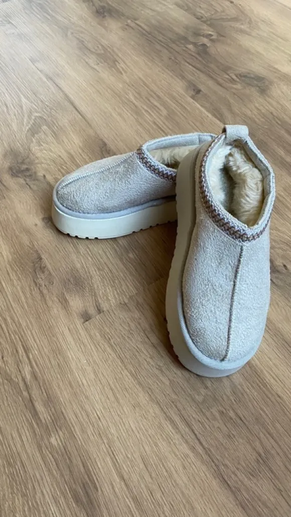 Warm gefütterte Uggs Pantoffeln