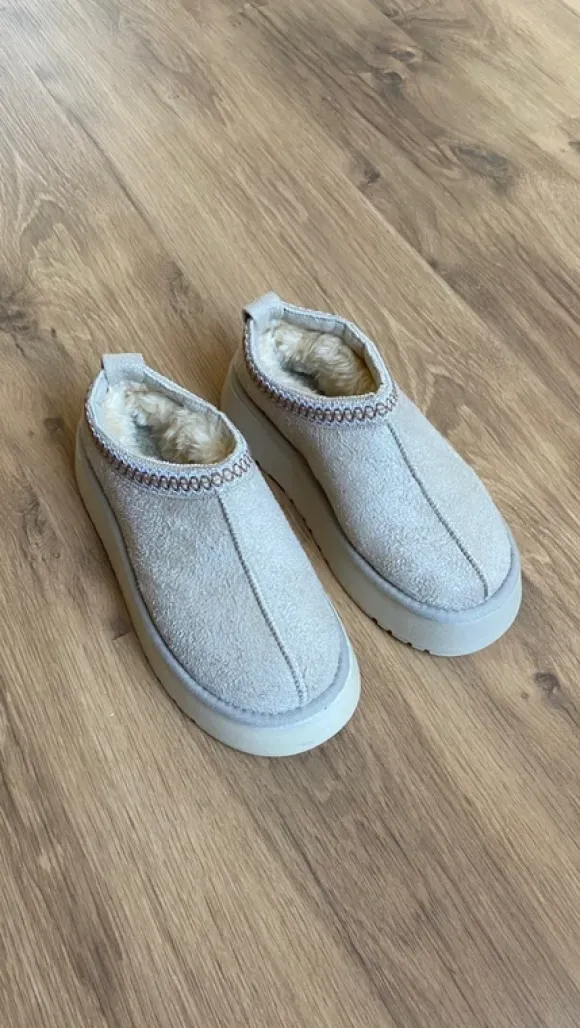 Warm gefütterte Uggs Pantoffeln