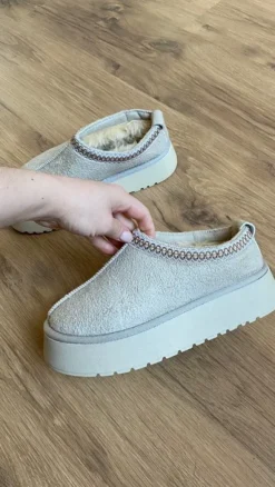Warm gefütterte Uggs Pantoffeln