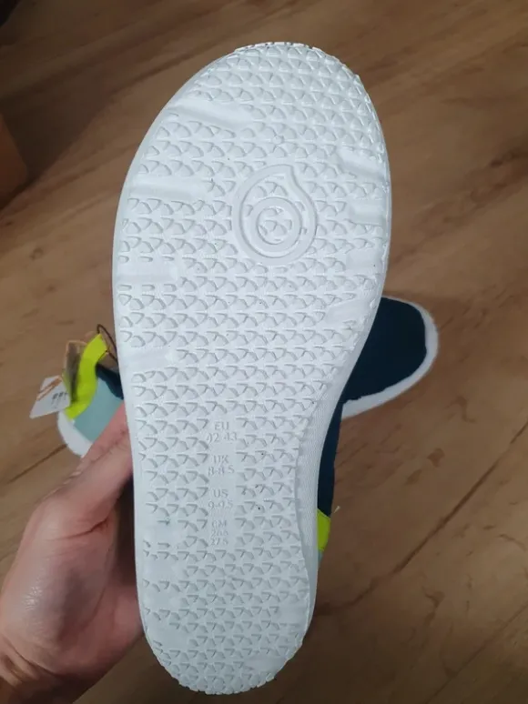 Wasserschuhe, neu