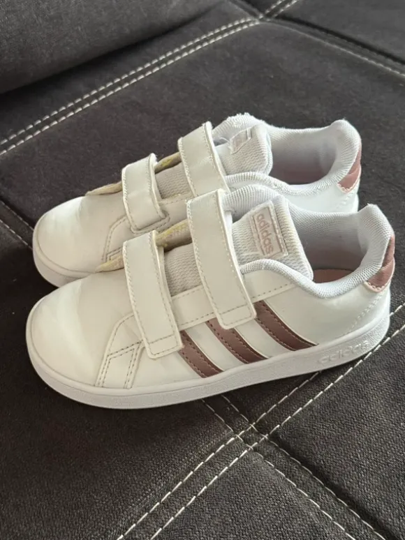 Weiße Adidas Sneaker Turnschuhe Mädchen Gr. 27