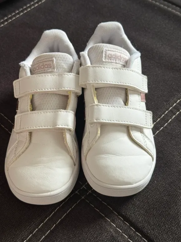 Weiße Adidas Sneaker Turnschuhe Mädchen Gr. 27