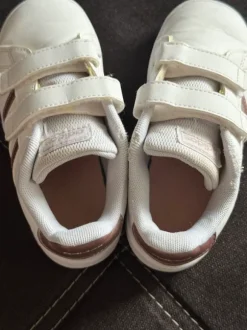 Weiße Adidas Sneaker Turnschuhe Mädchen Gr. 27
