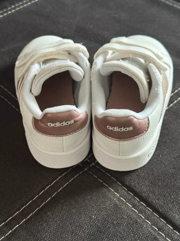Weiße Adidas Sneaker Turnschuhe Mädchen Gr. 27