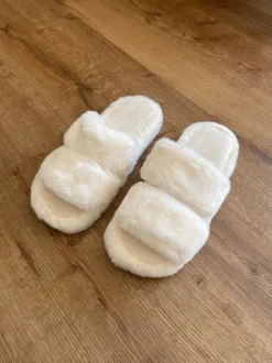 Weiße Asos Puschen/ Hausschuhe