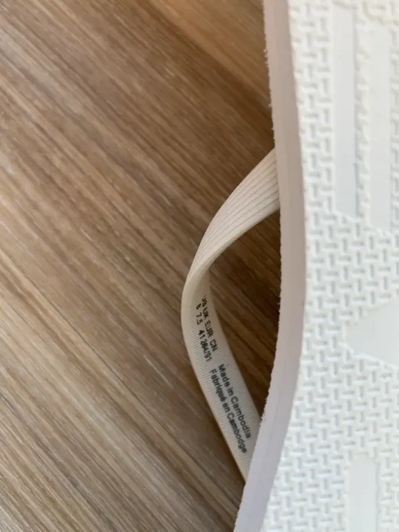 Weiße Flipflops von Emporio Armani