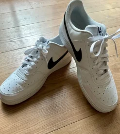 Weiße Nike Sneakers in Größe 46