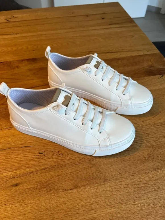 Weiße Schuhe