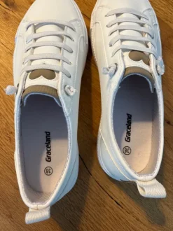 Weiße Schuhe
