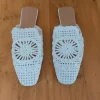 Weiße Slipper