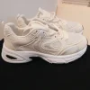 Weiße Sneaker