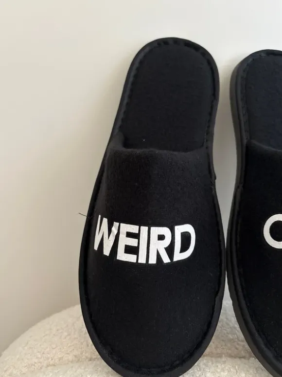 Weird Crimes Latschen