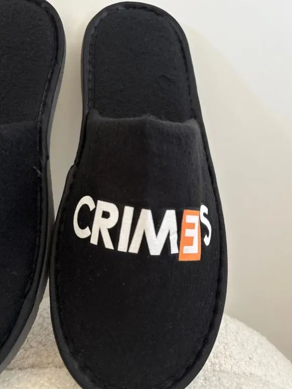 Weird Crimes Latschen