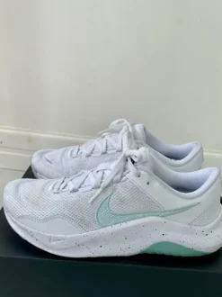 Witte gym/runningshoes van Nike