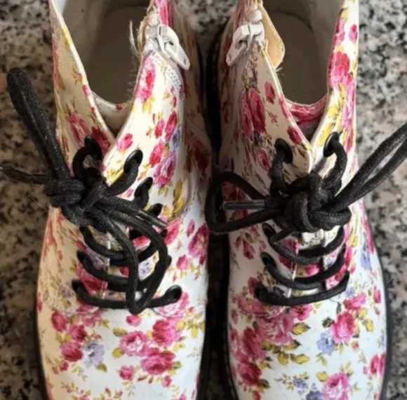 WOW! Sooo schöne Blümchen Boots