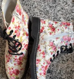 WOW! Sooo schöne Blümchen Boots