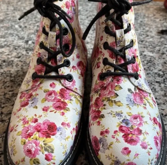 WOW! Sooo schöne Blümchen Boots