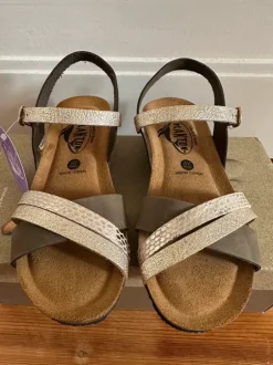 Wunderschöne bequeme Sandalen in Gold/Khaki (Gr. 37)