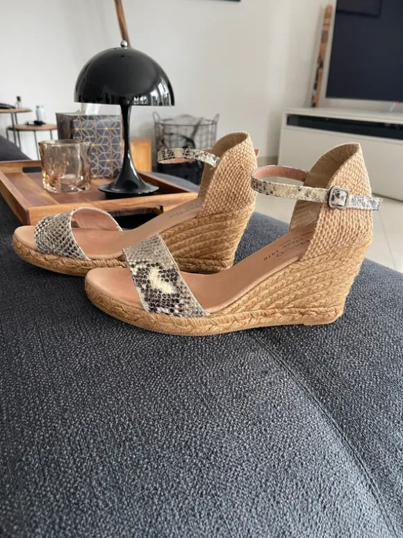 Wunderschöne Keilabsatz-Espadrilles von Gaimo