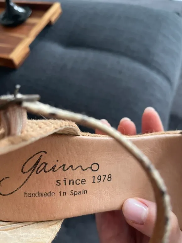 Wunderschöne Keilabsatz-Espadrilles von Gaimo