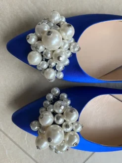 Wunderschöne royalblaue Damenschuhe mit Perlen