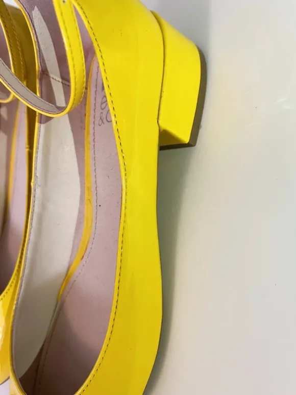 Wunderschöne Schuhe in einem knalligen Neon-Gelb