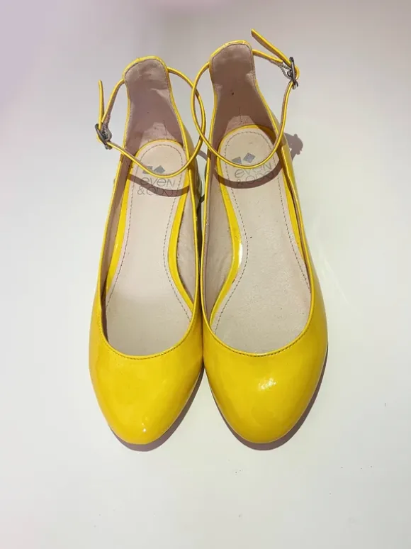 Wunderschöne Schuhe in einem knalligen Neon-Gelb