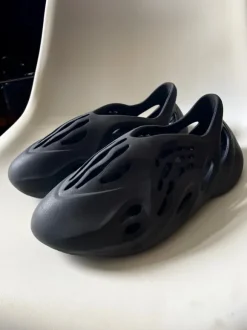 Yeezy Foam Runner Black