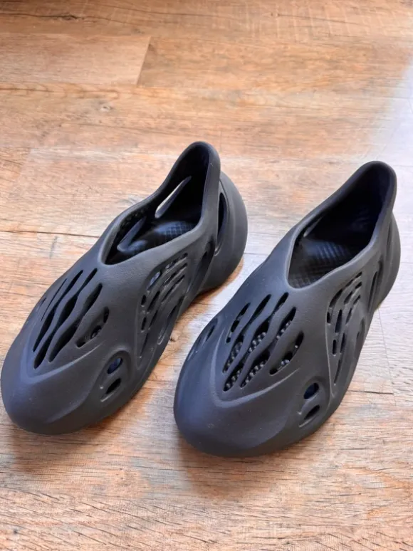 Yeezy Foam Runner Größe 42